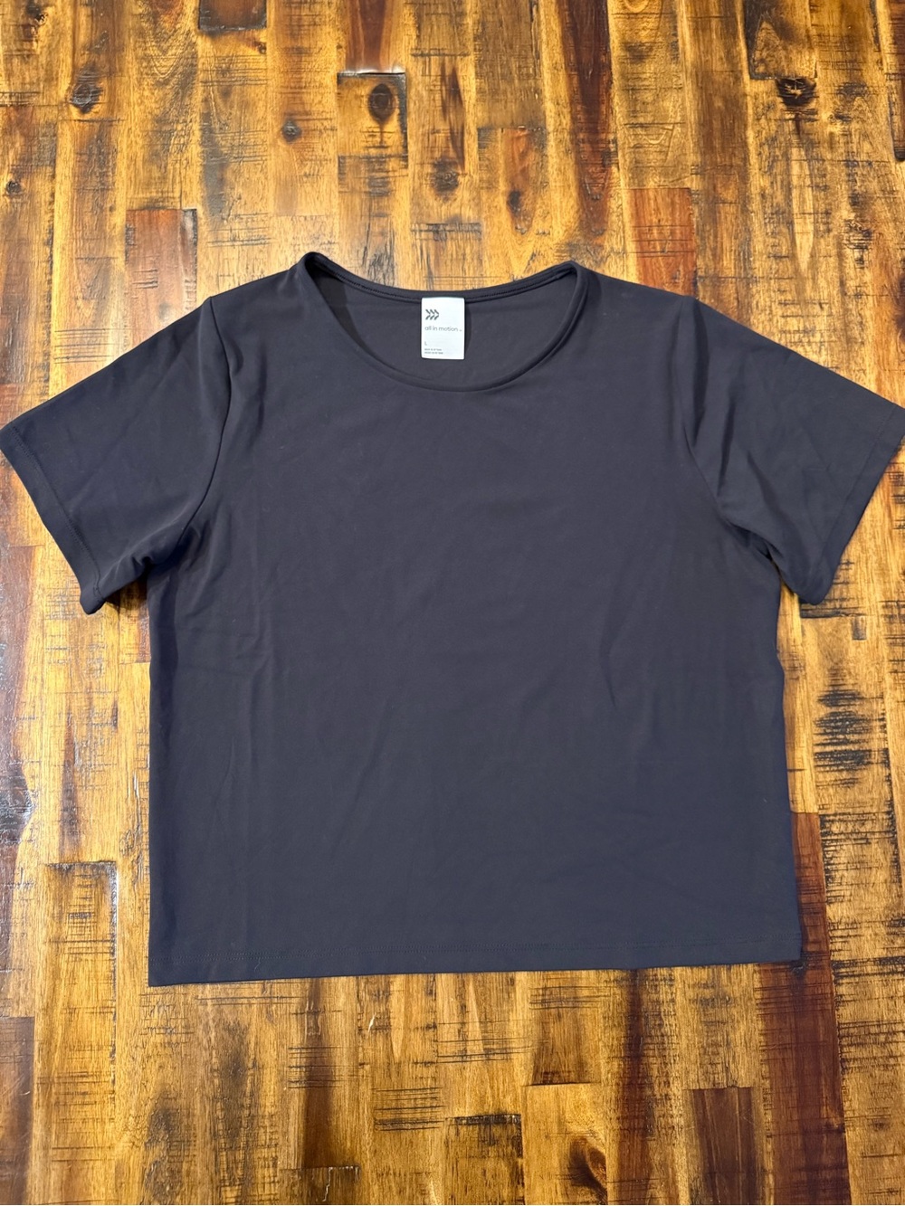🍒Black short sleeve crop top. women's activewear L sporty stylish classic basic